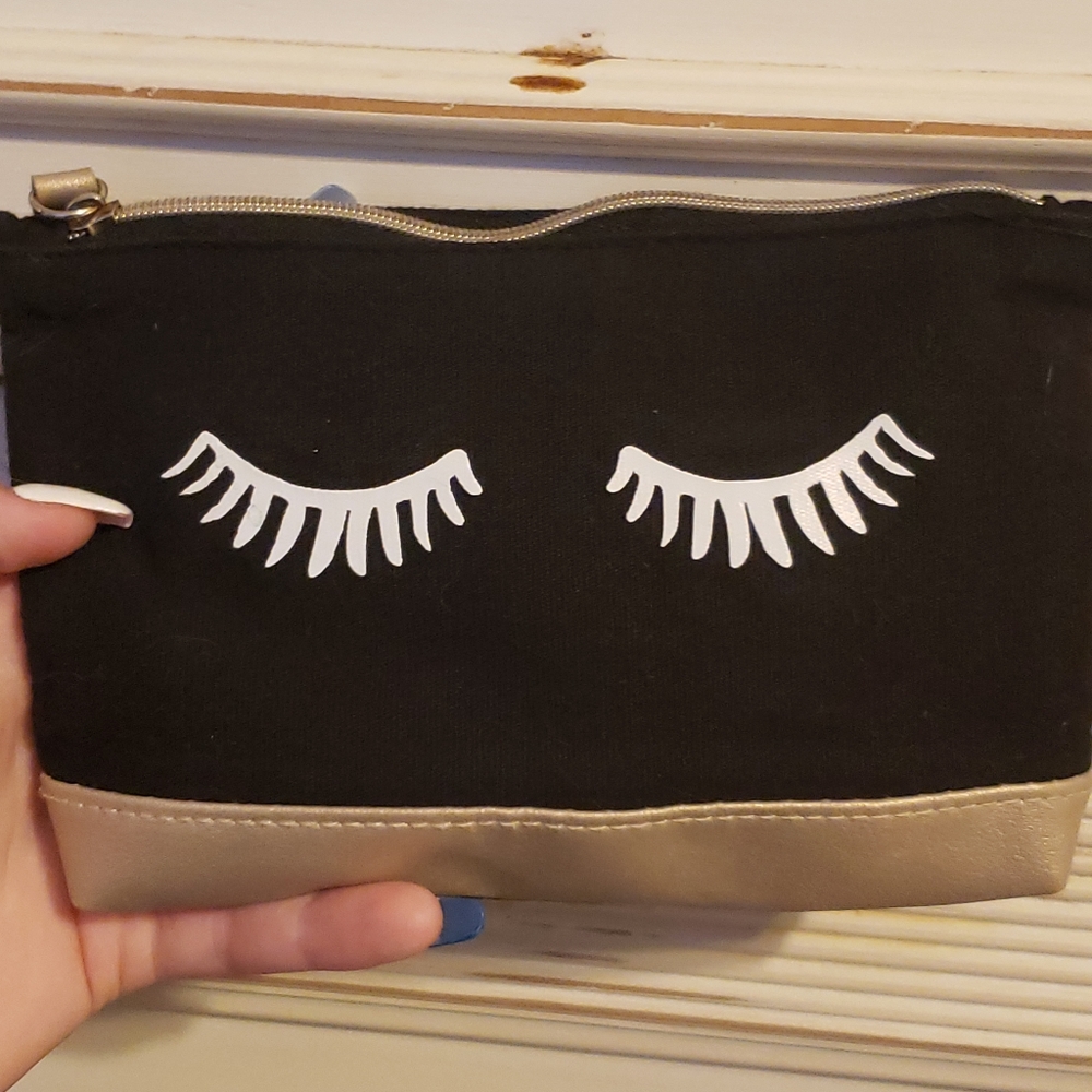 Sleepy makeup bag